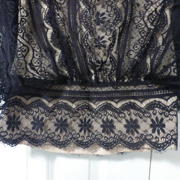 LE CHATEAU black lace flutter sleeve top - Picture 5 of 8